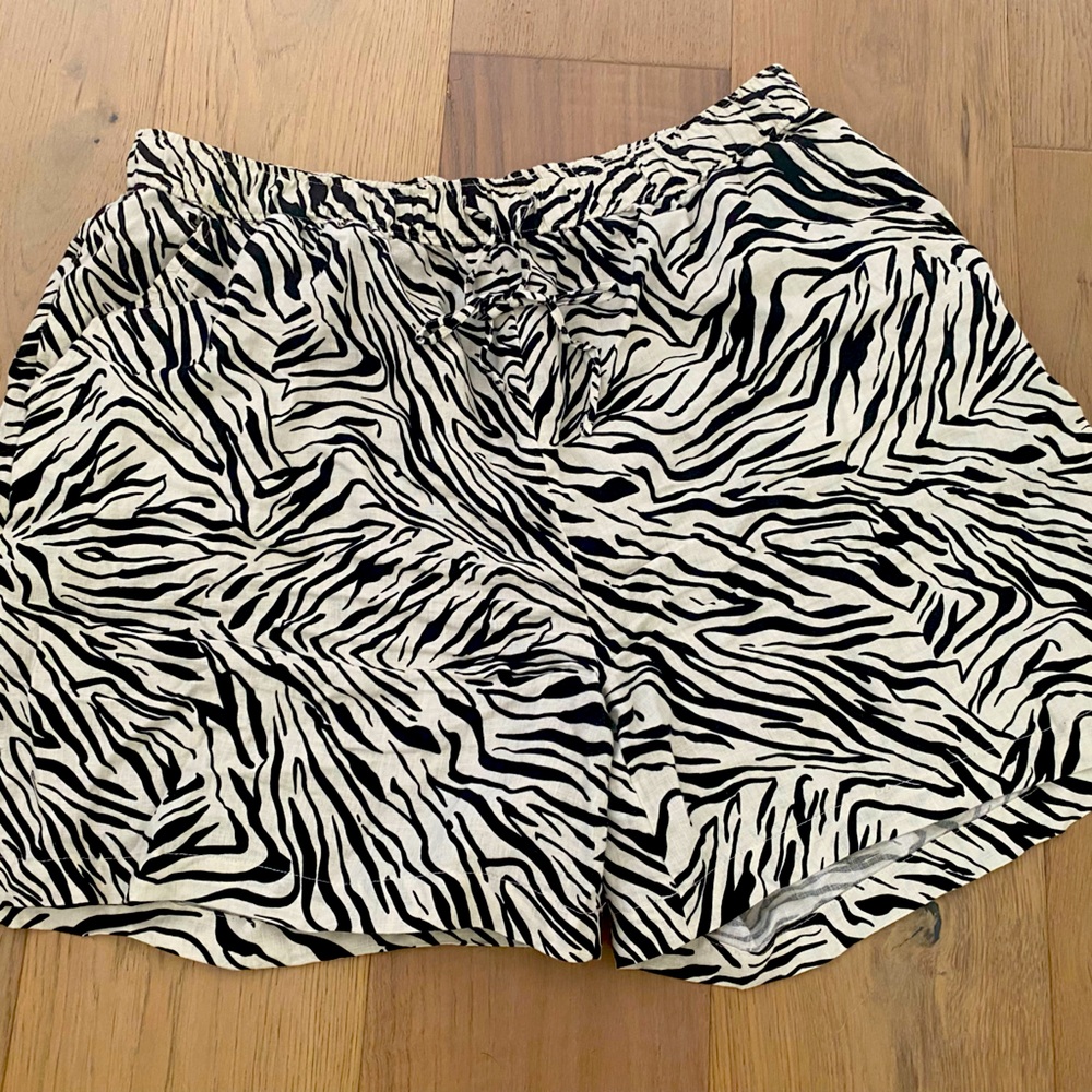 Beautiful Zebra print linen shorts